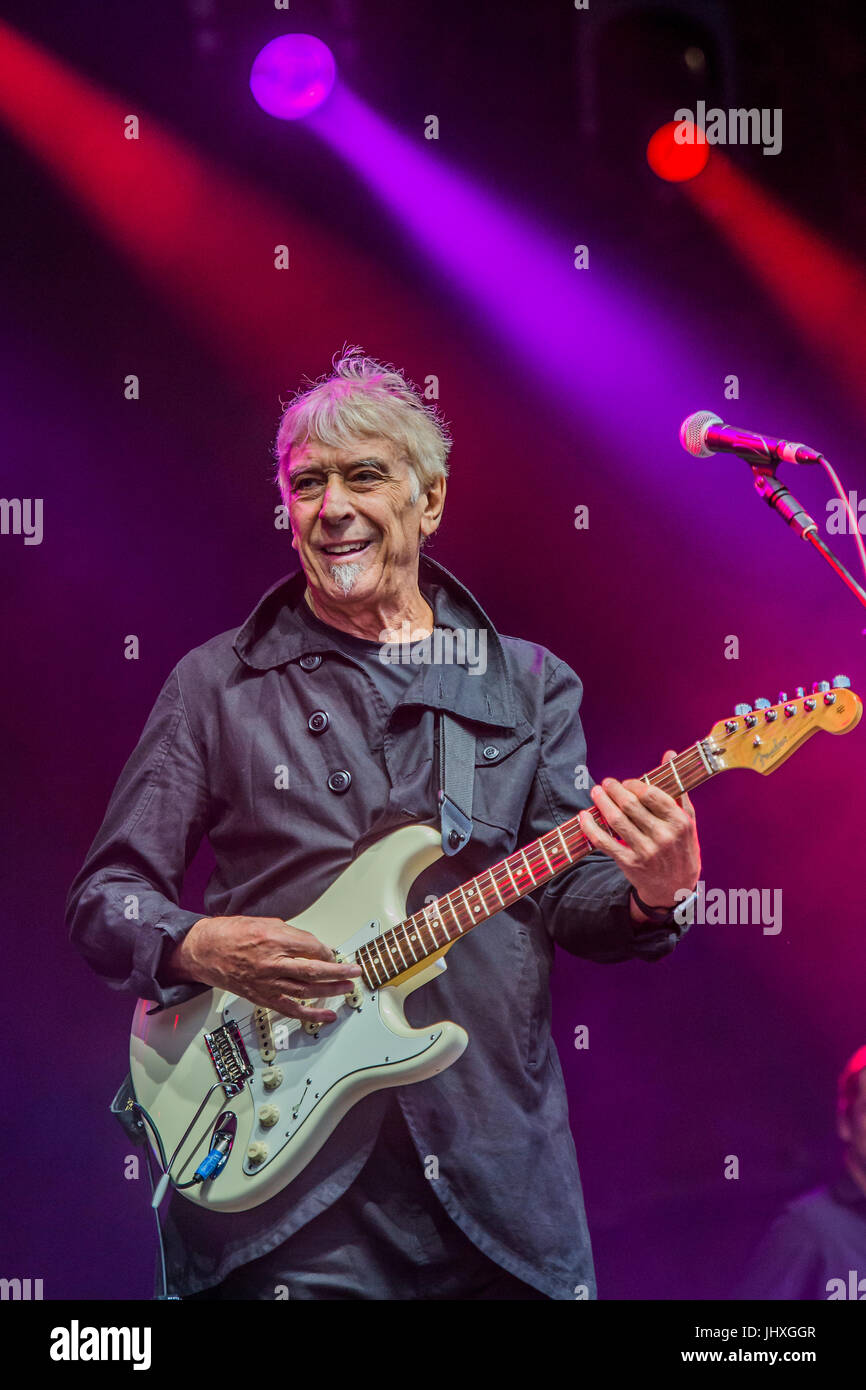 Henham Park, Suffolk, UK. 16 juillet, 2017. John Cale joue l'Obélisque étape - La Latitude 2017 Festival, Henham Park. Suffolk 16 Juillet 2017 Crédit : Guy Bell/Alamy Live News Banque D'Images