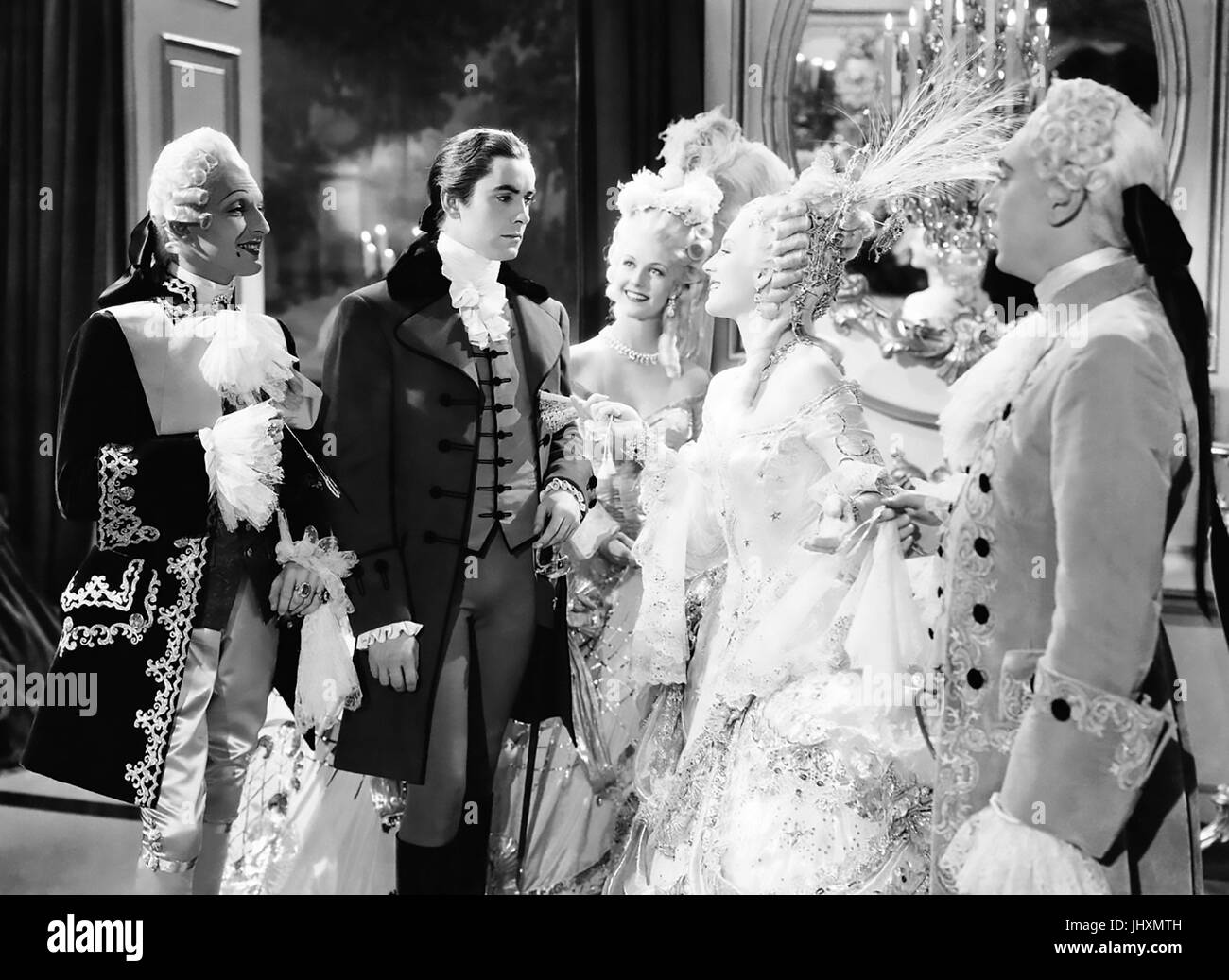 MARIE ANTOINETTE 1938 MGM film avec Tyrone Power et Norma Norma Shearer (à droite) Banque D'Images