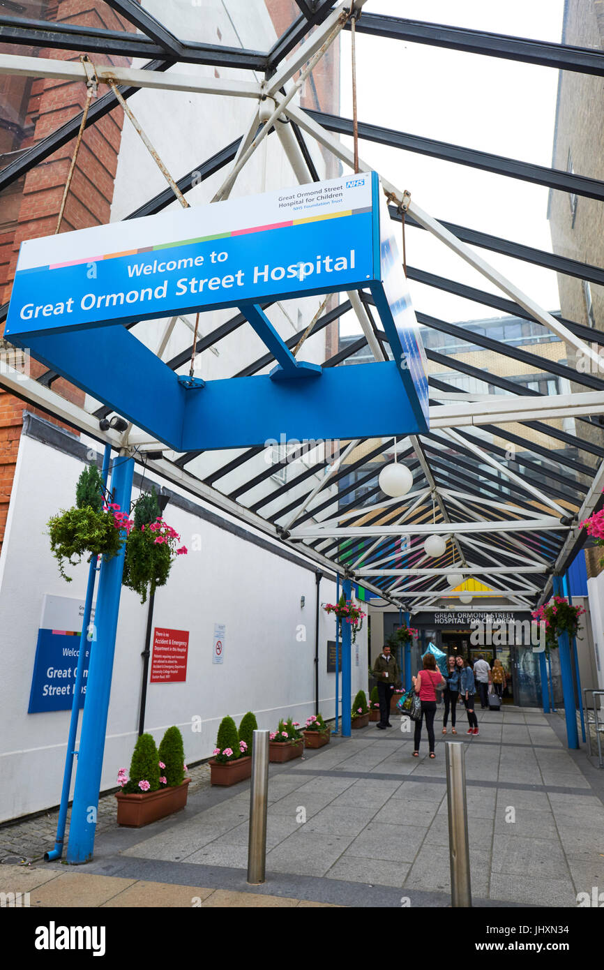 Entrée de l'hôpital Great Ormond Street, Great Ormond Street, Bloomsbury, London, UK Banque D'Images