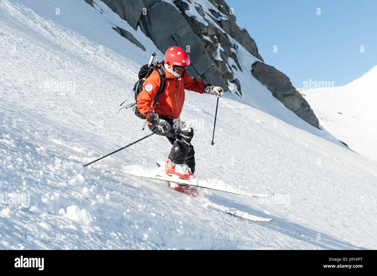 Un sherpa du Népal fait quelques pistes de la formation dans le domaine skiable de Disentis 3000 Banque D'Images