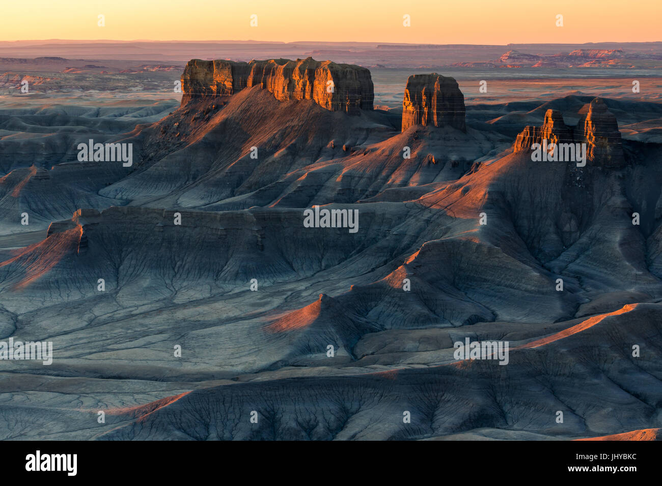 Les badlands aperçu au lever du soleil, près de Hanksville, Utah, USA Banque D'Images