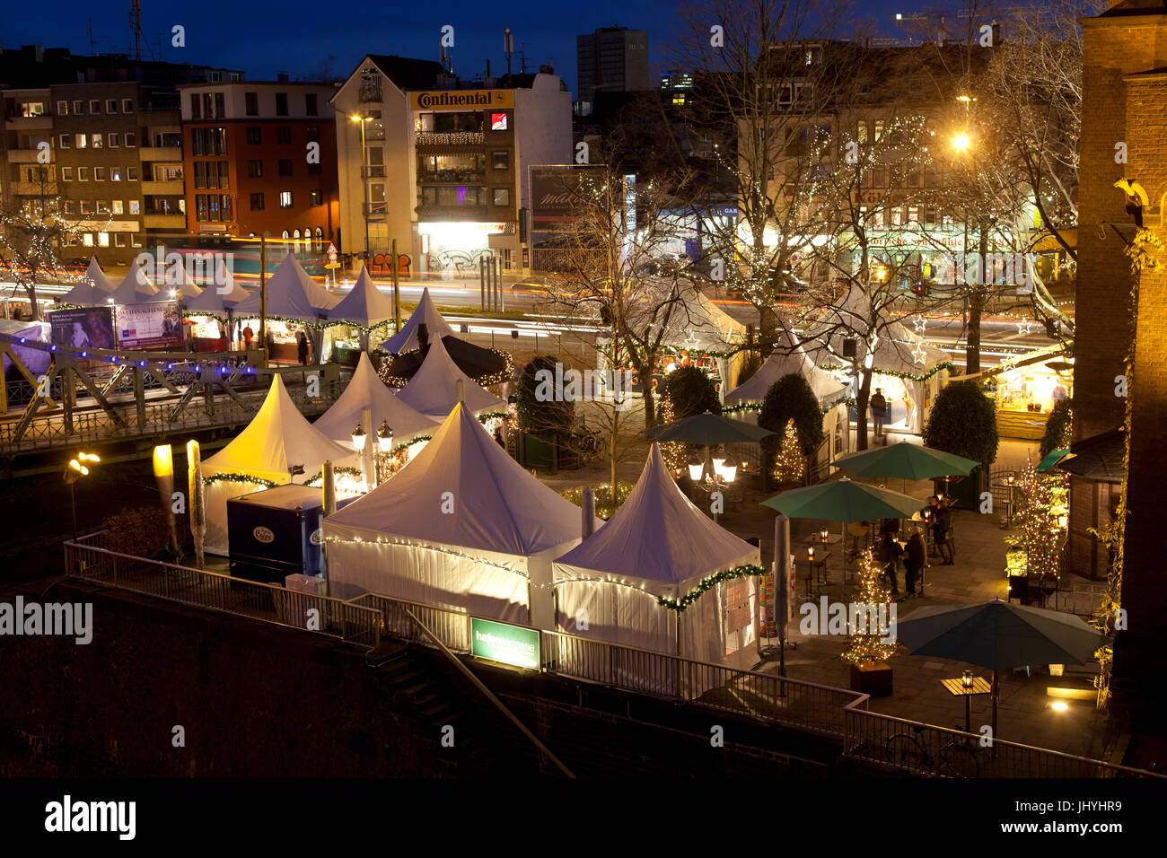 Allemagne, Cologne, le marché de Noël à l'Rheinau Harbour à la tour Malakoff Banque D'Images