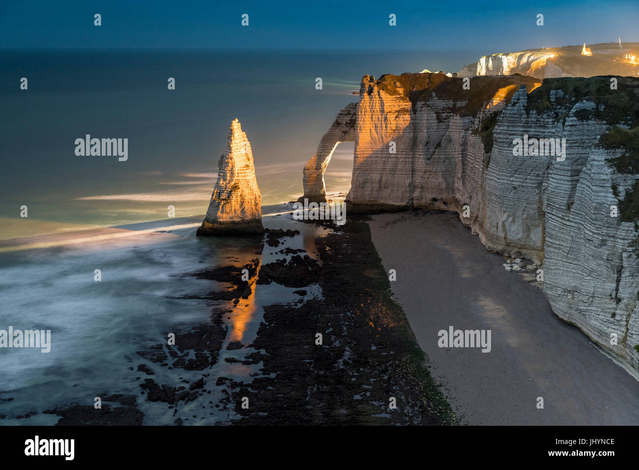 Etretat cliffs Banque de photographies et d'images à haute résolution -  Alamy