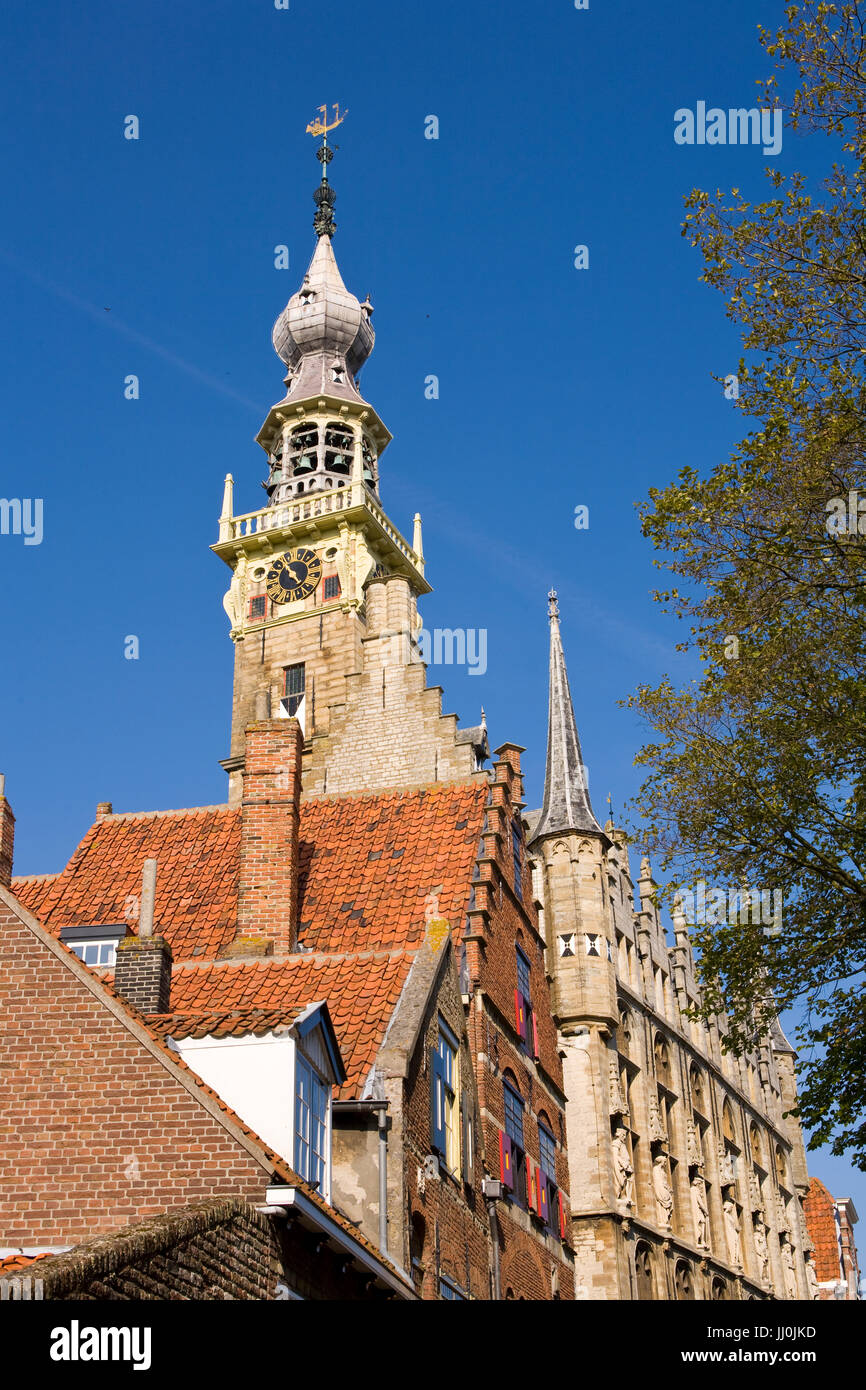 L'Europe, Pays-Bas, Zeeland, le village Veere sur la presqu'île de Walcheren, la ville historique située sur la place du marché. Banque D'Images