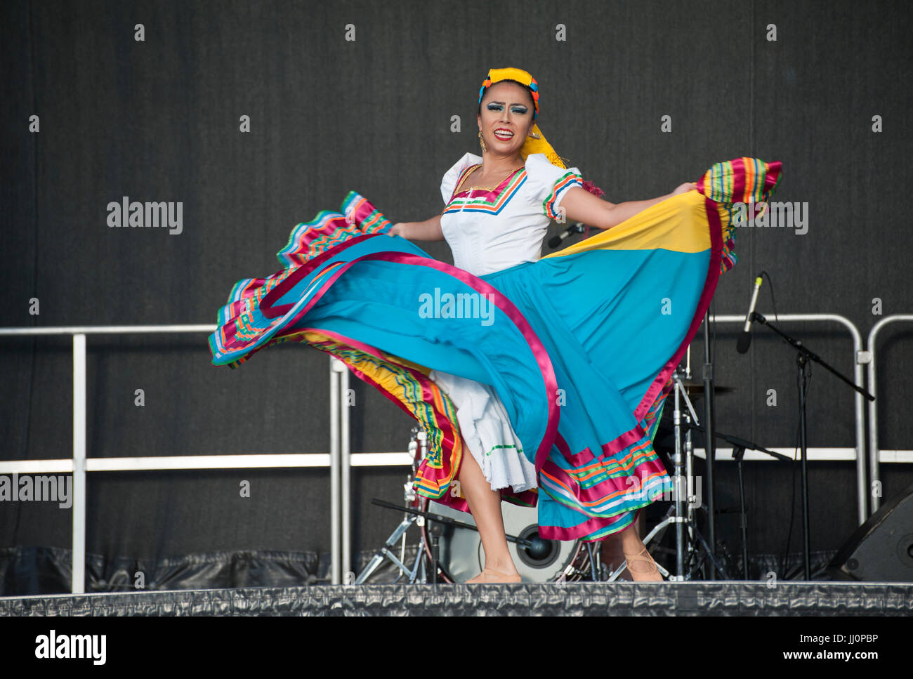 Grisel Pren du Calpulli Mexican Dance Co. effectuant dans Battery Park City, Manhattan. Banque D'Images