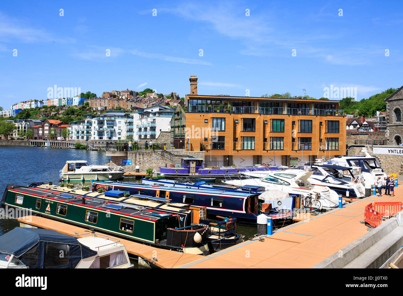 Vue générale de l'harbourside de Bristol lors d'une journée ensoleillée. Banque D'Images