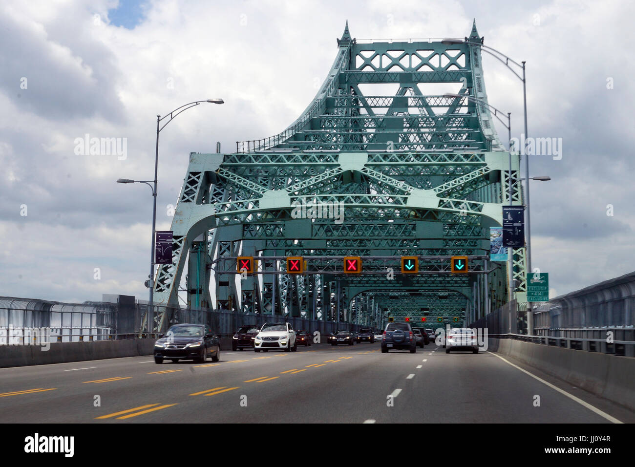 Montréal,Canada,16,juillet 2017. Sur la chaussée du pont Jacques Cartier, enjambant le fleuve Saint-Laurent à Montréal,Québec.Credit:Mario Beauregard/Alamy Li Banque D'Images