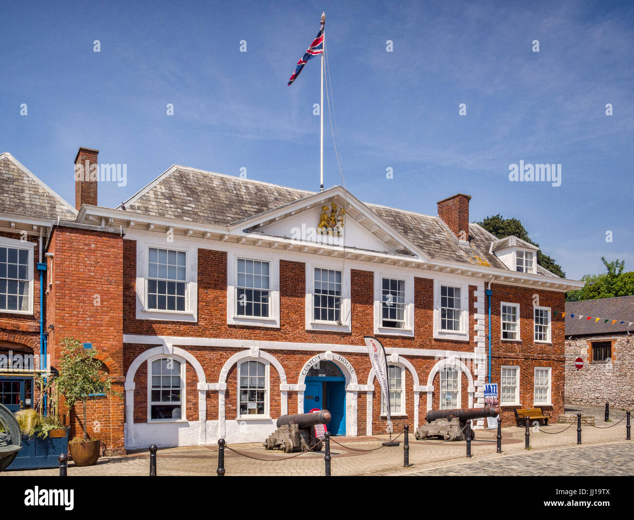21 Juin 2017 : Exeter, Devon, England, UK - Le Custom House, l'un des bâtiments historiques à Exeter Quay sur une belle journée d'été. Banque D'Images