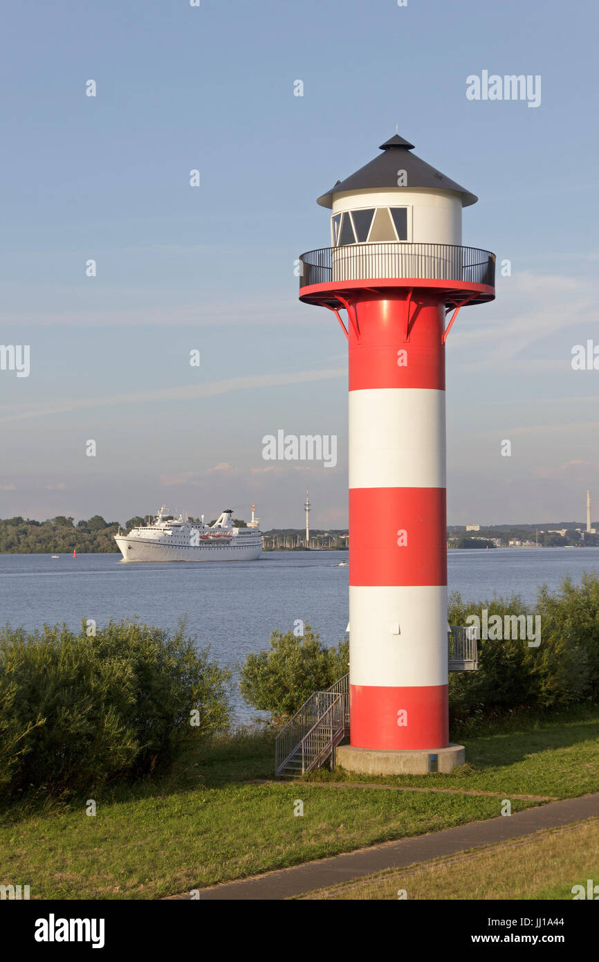 Bateau de croisière Ocean majesté sur l'Elbe près de Luehe, Altes Land, Virginia, United States Banque D'Images