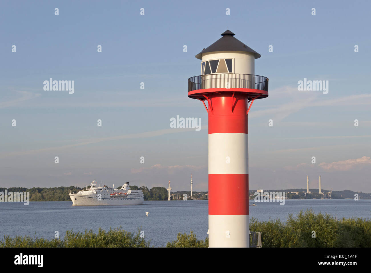 Bateau de croisière Ocean majesté sur l'Elbe près de Luehe, Altes Land, Virginia, United States Banque D'Images