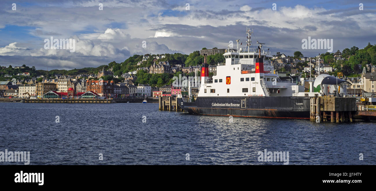 MV Coruisk ferry boat de Caledonian MacBrayne amarré dans le port d'Oban, Argyll and Bute, Ecosse, Royaume-Uni Banque D'Images