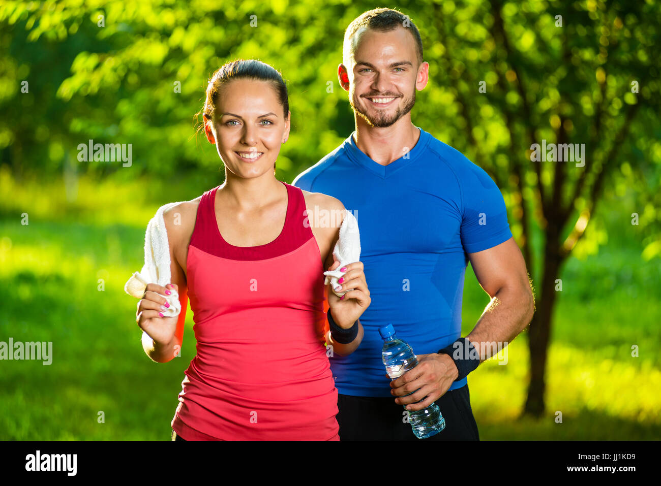 Athletic homme et femme après l'exercice de remise en forme Banque D'Images