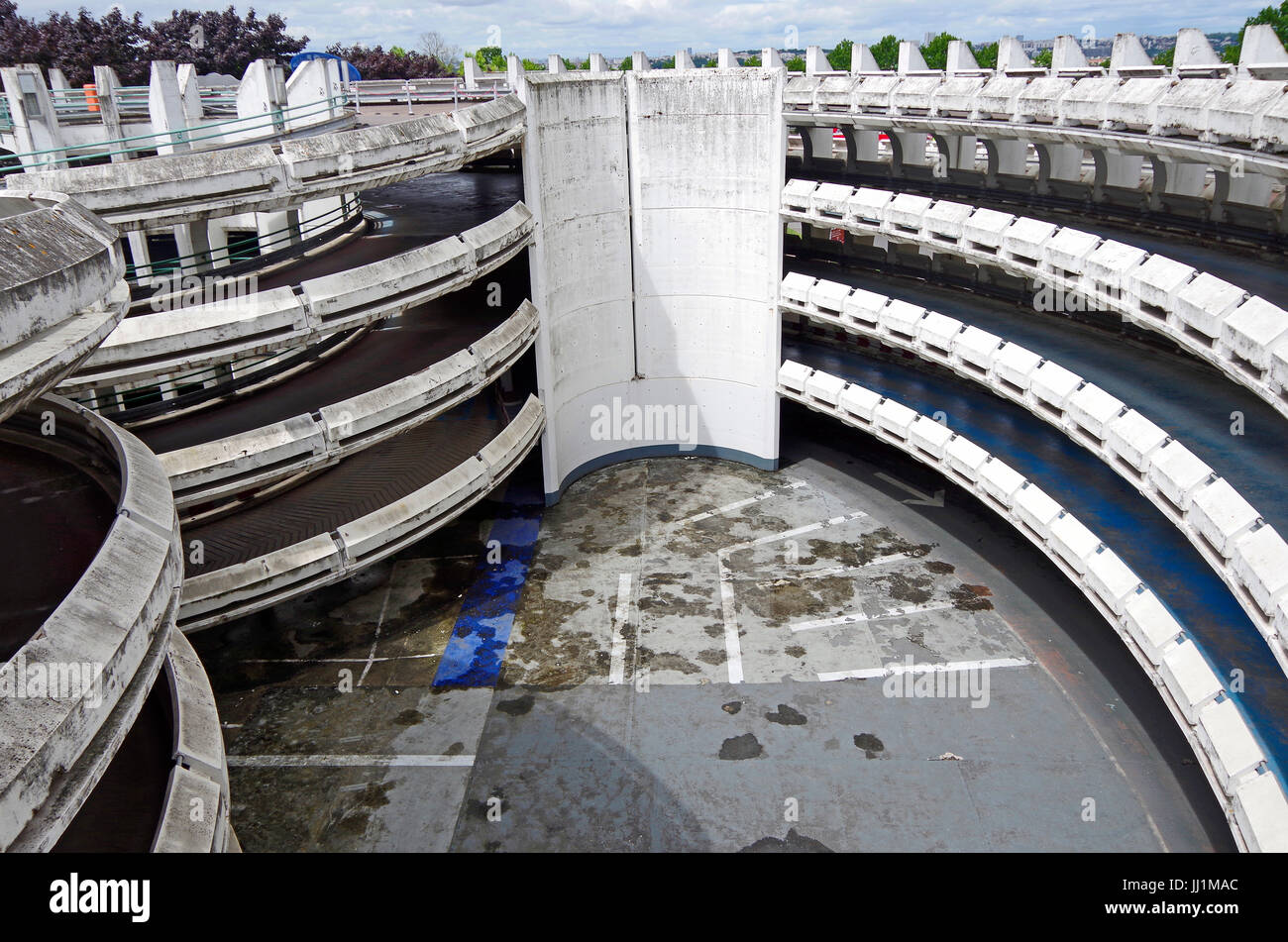 Parking à étages, Noisy-le-Grand, 93160 Noisy-le-Grand, Marne la Vallée,  Ile de France Photo Stock - Alamy