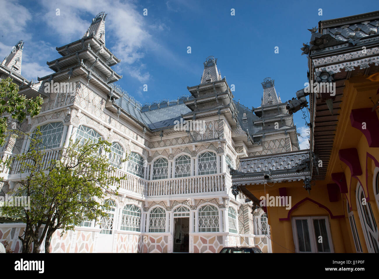 Maison d'une riche famille tsigane, Roms, Roumanie Ivanesti Banque D'Images