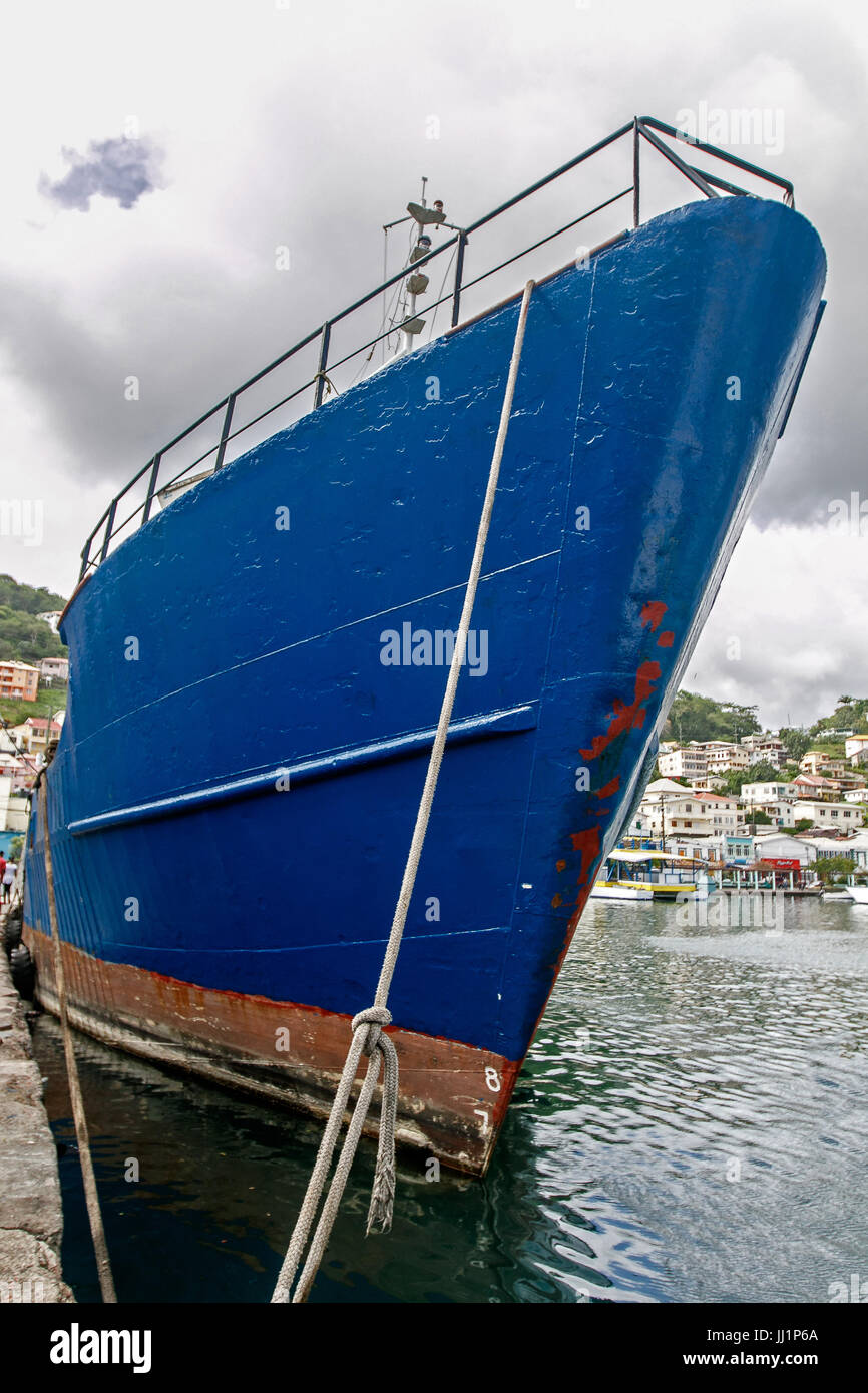 Ancien bleu navire au port. Banque D'Images