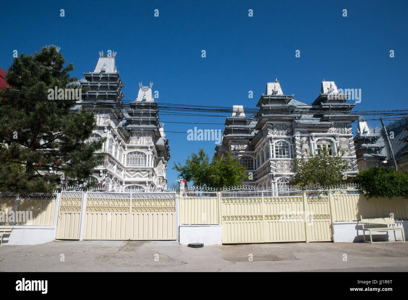 Maison d'une riche famille tsigane, Roms, Roumanie Ivanesti Banque D'Images