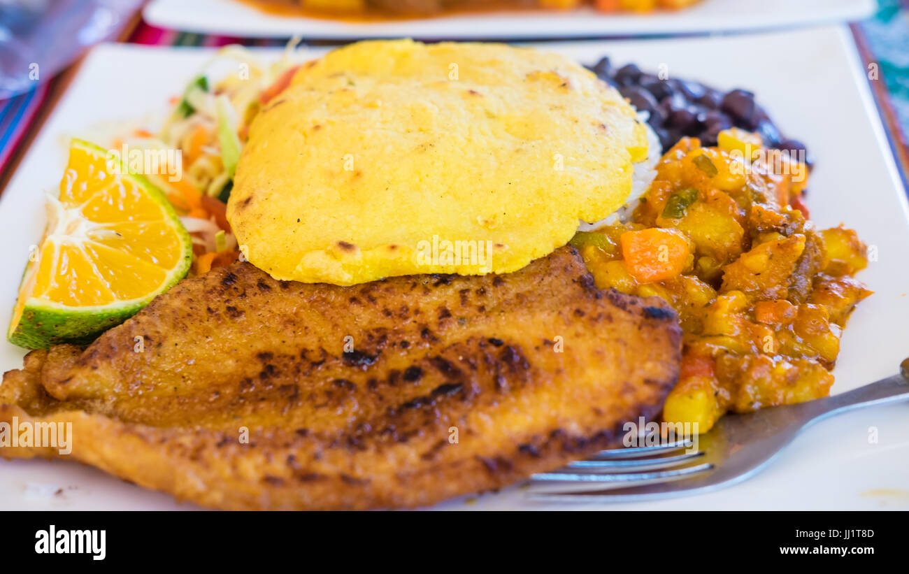 Costa Rica Tourisme repas cuisine alimentaire Destination touristique Déjeuner Petit Déjeuner Dîner culture Costaricienne alimentaire espagnol Pura Vida Beach Restuarant Bea Banque D'Images