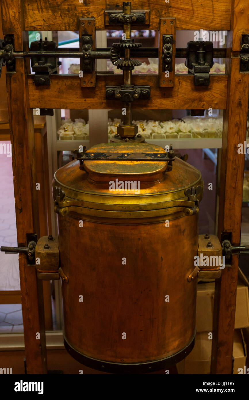 Cuve de distillation Banque de photographies et d’images à haute — free download