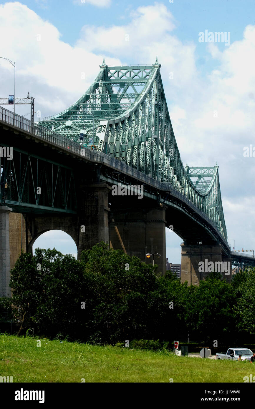 Montréal,Canada,16,juillet 2017.Le pont Jacques Cartier enjambant le fleuve Saint-Laurent à Montréal,Québec.Credit:Mario Beauregard/Alamy Live News Banque D'Images