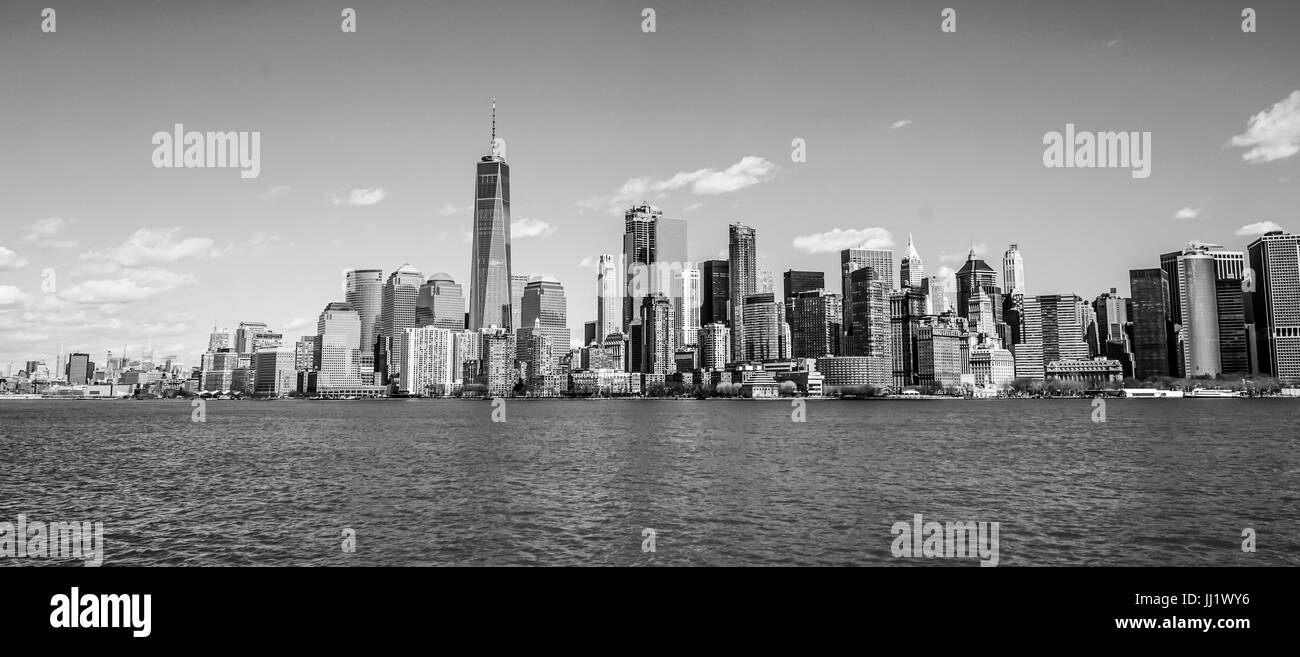 Belle Manhattan Skyline - vue de Liberty Island Banque D'Images