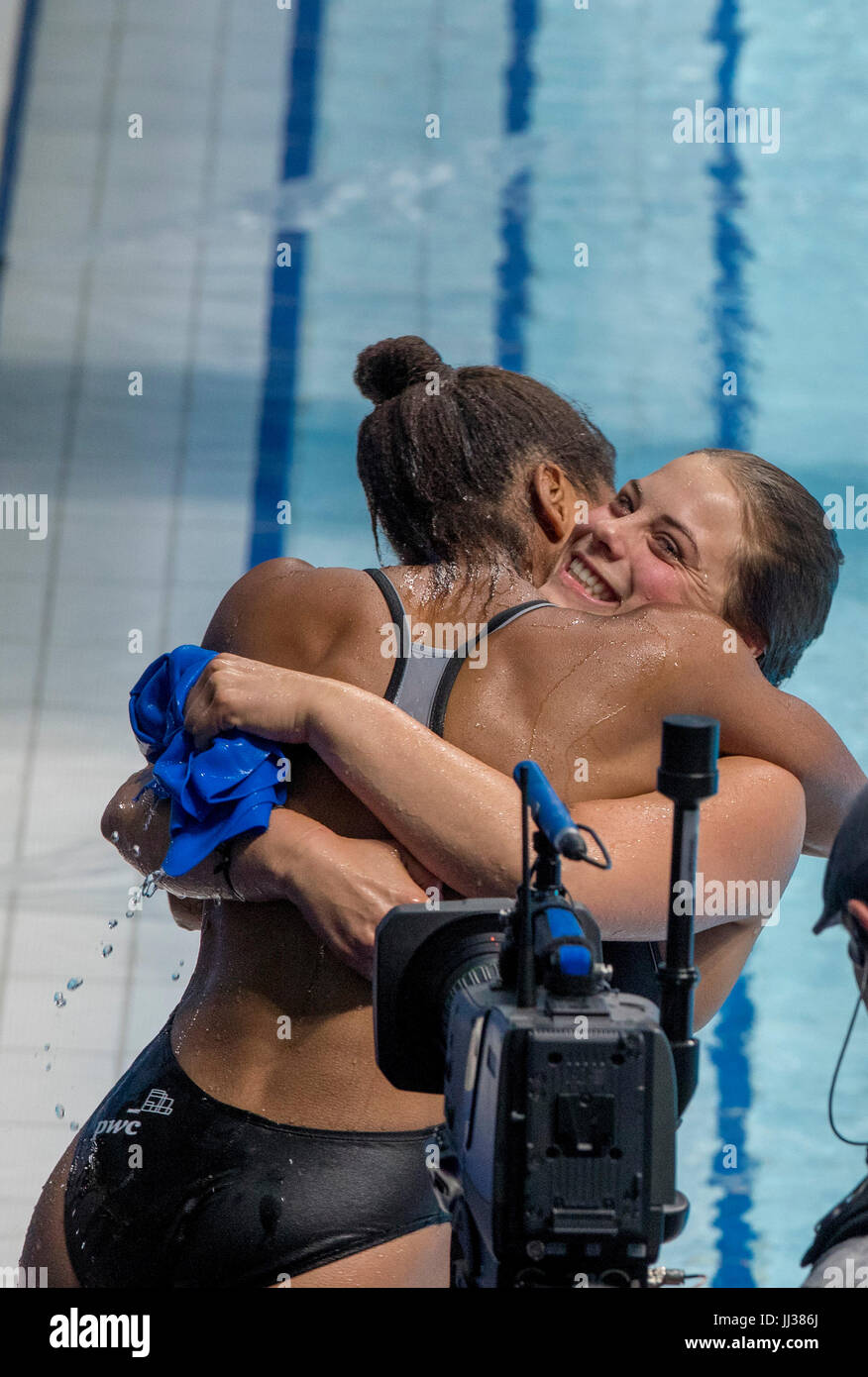 Budapest, Hongrie. 17 juillet, 2017. Jennifer Abel (l) et Melissa Citrini de Beaulieu Canada à la women's tremplin 3m synchro de la finale des Championnats du Monde FINA à Budapest, Hongrie, 17 juillet 2017. Photo : Jens Büttner/dpa-Zentralbild/dpa/Alamy Live News Banque D'Images