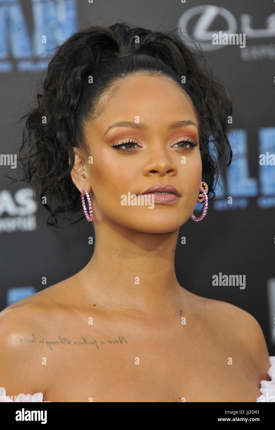 Los Angeles, CA, USA. 17 juillet, 2017. Rihanna aux arrivées de la valériane ET DE LA VILLE D'un millier de planètes Premiere, Théâtre chinois de Grauman (autrefois Grauman's), Los Angeles, CA, 17 juillet 2017. Credit : Elizabeth Goodenough/Everett Collection/Alamy Live News Banque D'Images