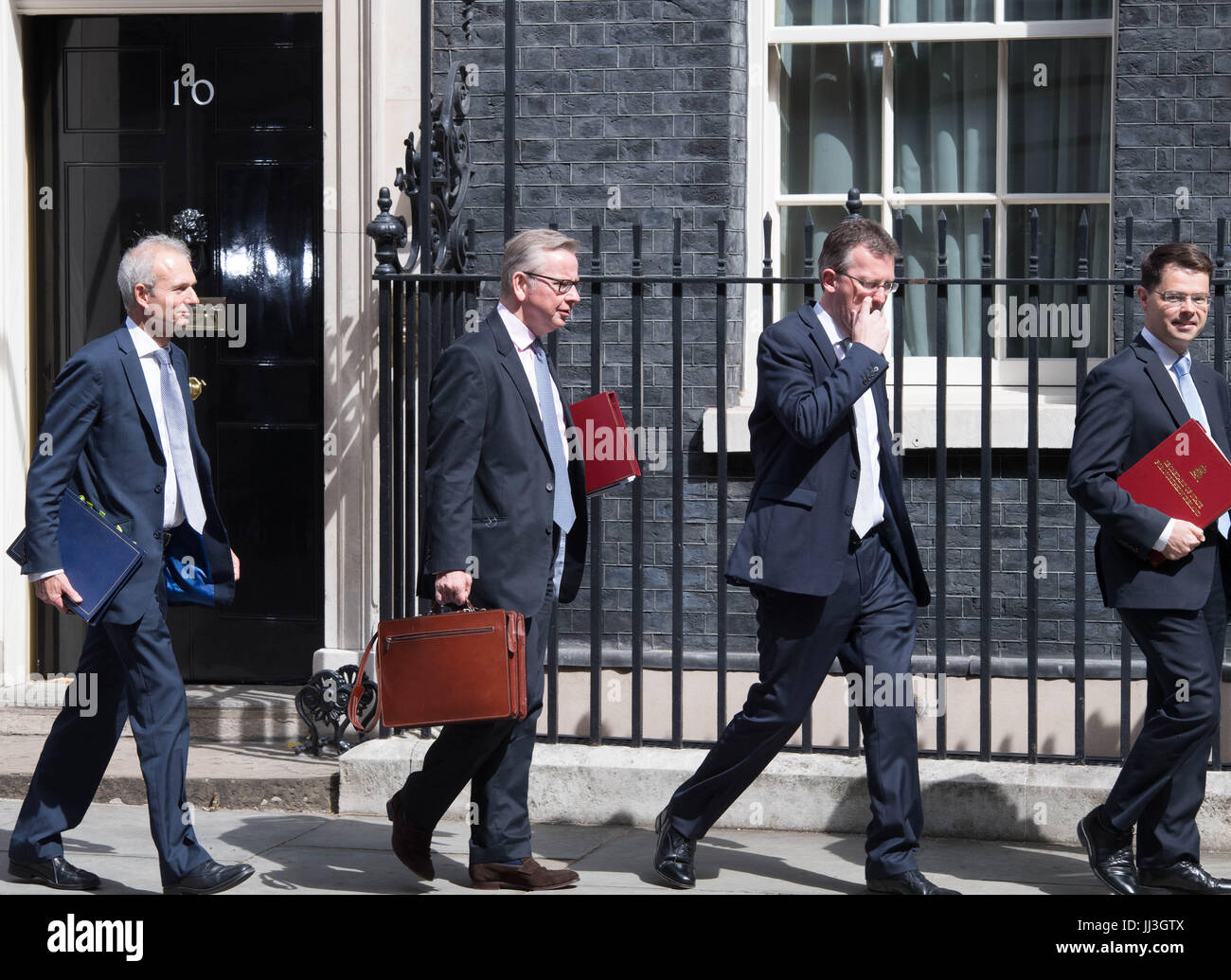 London, UK.18 juillet 2017. Les ministres du Cabinet), quitter Downing Street à la dernière réunion du Cabinet avant les vacances d'été de gauche à droite David Lidington, Secrétaire de la Justice, Michael Gove, secrétaire de l'environnement, Jeremy Wright, Procureur général, James Brokenshire, Secrétaire NI Crédit : Ian Davidson/Alamy Live News Banque D'Images