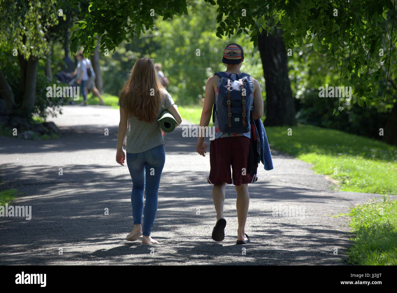 Glasgow, Ecosse, Royaume-Uni. 18 juillet. En été, les retours et les gens apprécient l'été dans la ville, comme l'Écosse Kelvingrove Park attire certains des UK torride Crédit météo Gérard Ferry/Alamy news Banque D'Images