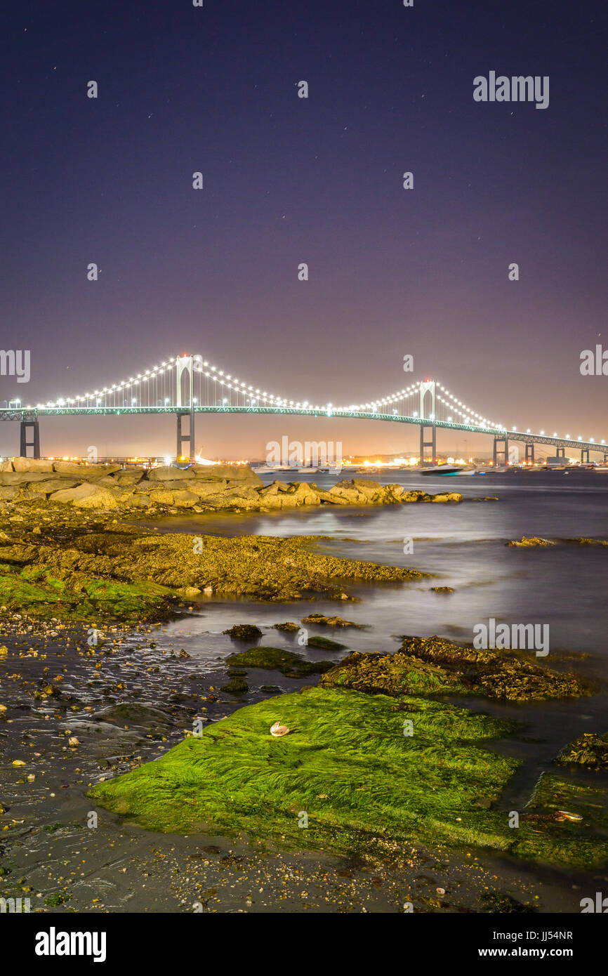 Pont de Newport sous les étoiles dans le Rhode Island. Banque D'Images