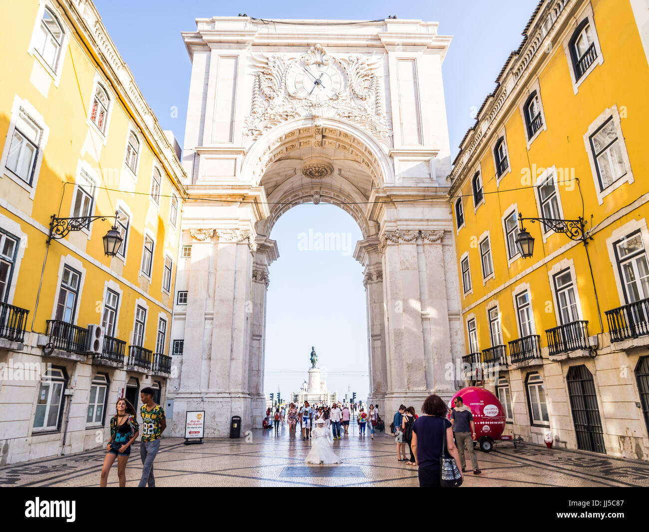 Lisbonne, Portugal - 13 juin 2017 : la Rua Augusta Arch, un arc de triomphe-like, bâtiments historiques à Lisbonne, Portugal, sur la Praça do Comércio. Banque D'Images