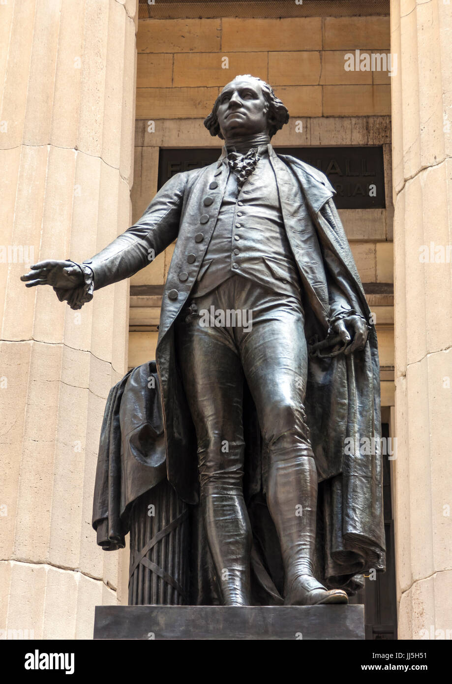 Statue de George Washington à l'extérieur du Federal Hall National Memorial, à New York, a été créé par John Quincy Adams Ward et érigée en 1883. L'buil Banque D'Images