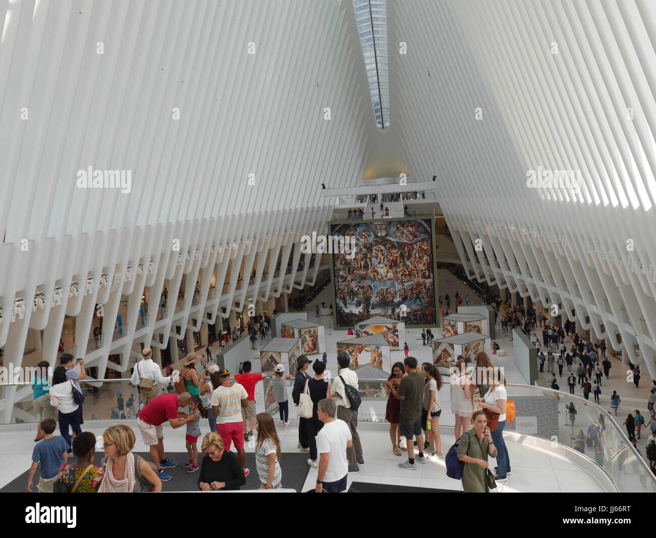 L'Oculus, une gare sous la forme d'une colombe, est la dernière addition à la World Trade Center 9/11 memorial. Banque D'Images