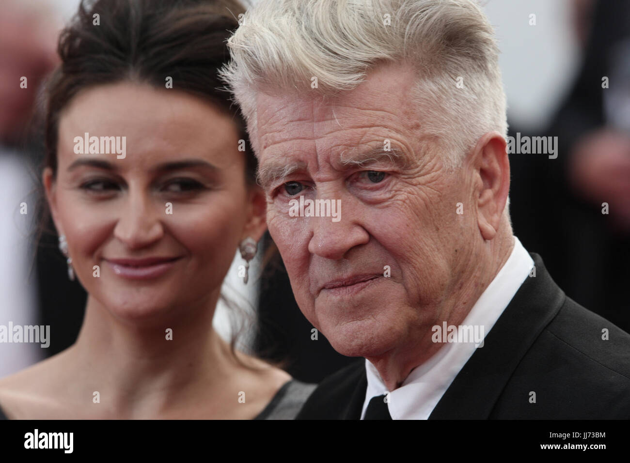 Emily Stofle et David Lynch assister à la Twin Peaks' premiere annuelle  lors de la 70e édition du Festival de Cannes au Palais des Festivals le 25  mai 2017 à Cannes, France