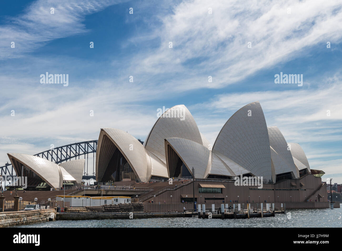 Vue panoramique sur le port de Sydney avec pont et de l'Opéra, NSW Australie Banque D'Images