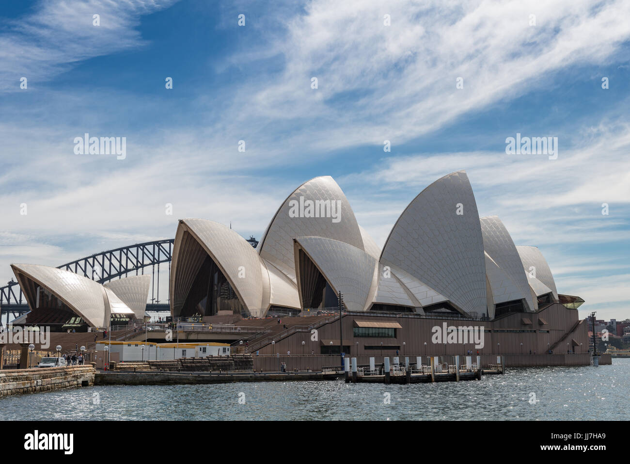 Vue panoramique sur le port de Sydney avec pont et de l'Opéra, NSW Australie Banque D'Images