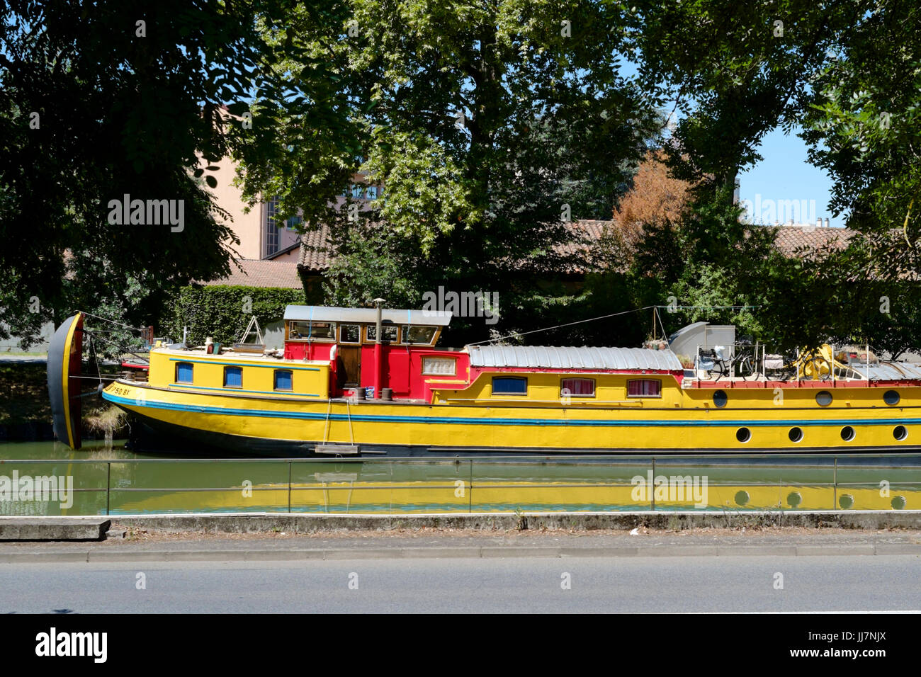 Péniche amarrée le long du Canal du Midi, Toulouse Banque D'Images