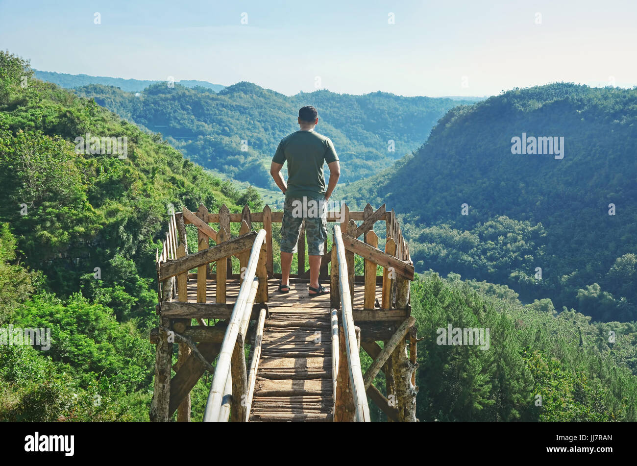 Regarder un homme Panguk Kediwung paysage à couper le souffle de Hill Banque D'Images