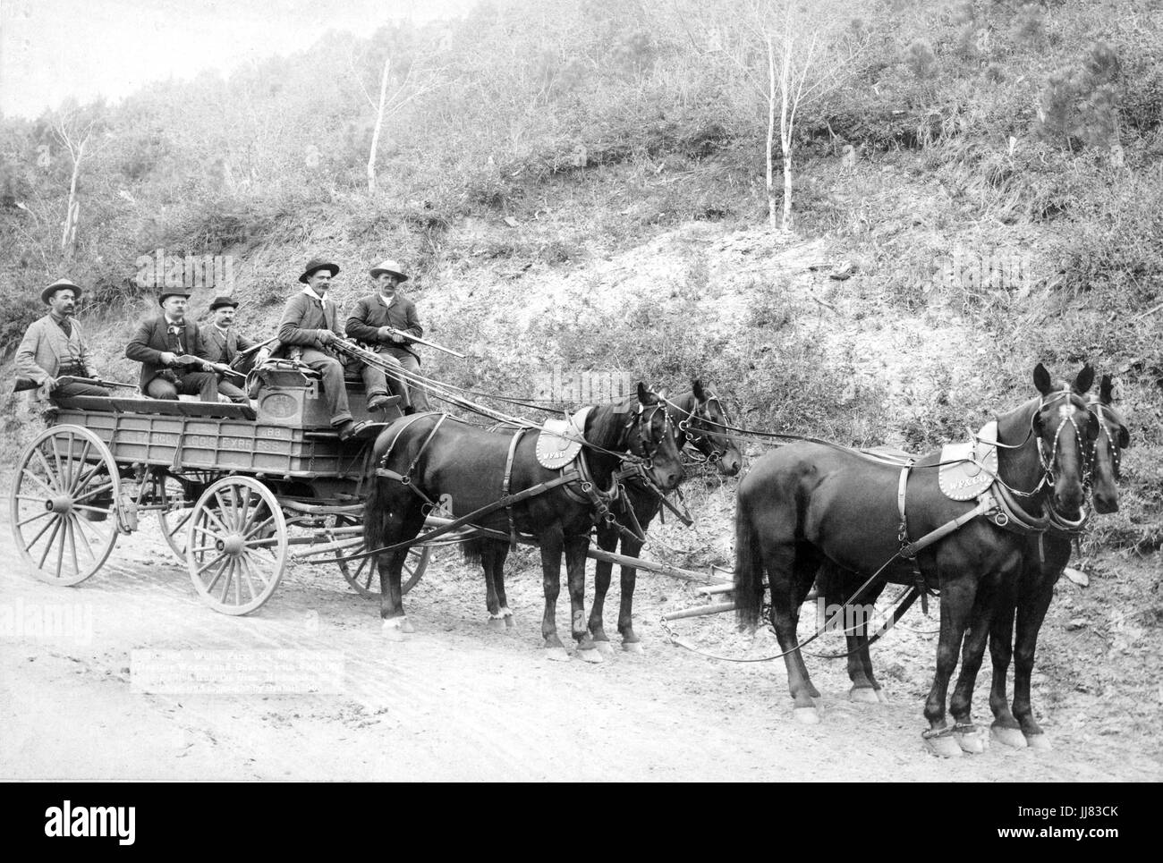 La WELLS FARGO EXPRESS COMPANY Le Trésor Deadwood Wagon avec quatre gardes armés transportant 250 000 dollars en lingots d'or de la grande mine Homestake à Deadwood, Dakota du Sud, en 1890 Banque D'Images