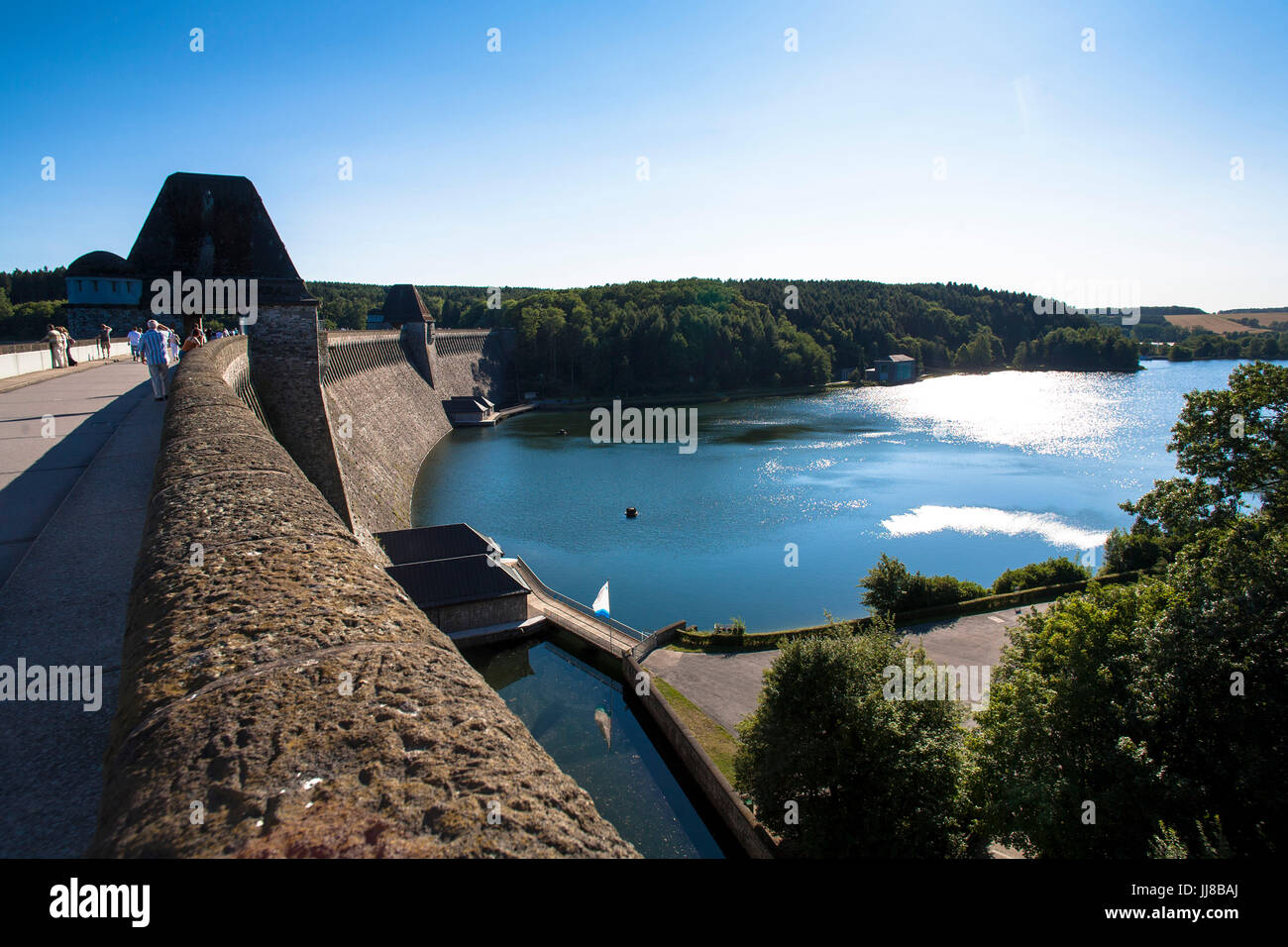 DEU, l'Allemagne, région du Sauerland, Moehnesee, barrage d'approvisionnement en eau Moehnesee. DEU, Deutschland, Sauerland, Moehnesee, Moehneseetalsperre. Banque D'Images
