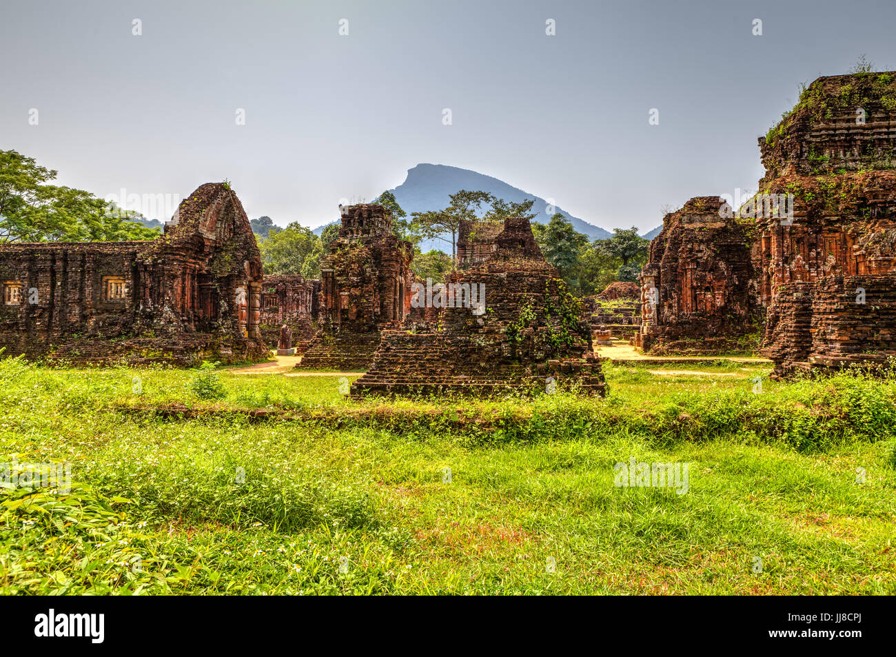 Duy Phu, mon fils temple, Vietnam - Mars 14, 2017 : ruines de temples hindous au milieu de la jungle, site du patrimoine mondial de l'UNESCO Banque D'Images
