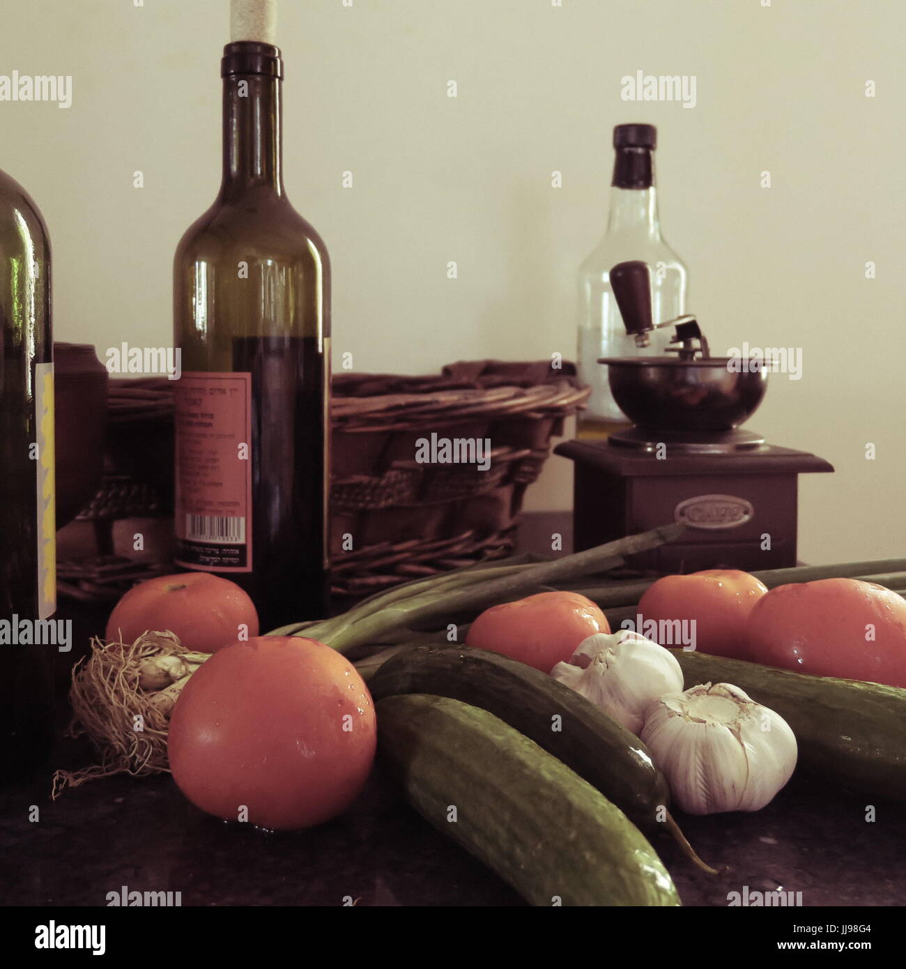 La vie encore quelques photo, bouteille de vins, et de légumes. Banque D'Images