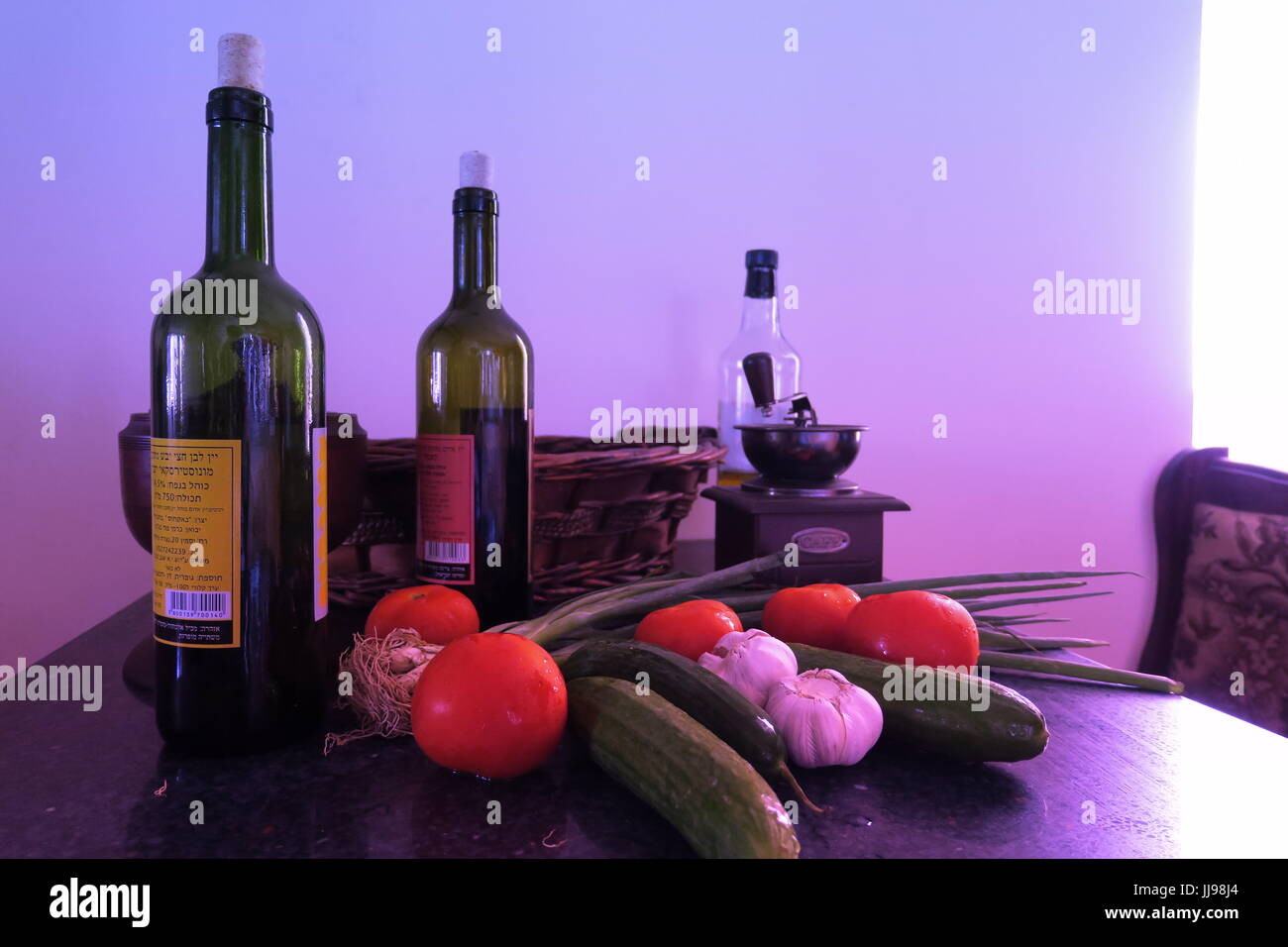 La vie encore quelques photo, bouteille de vins, et de légumes. Banque D'Images