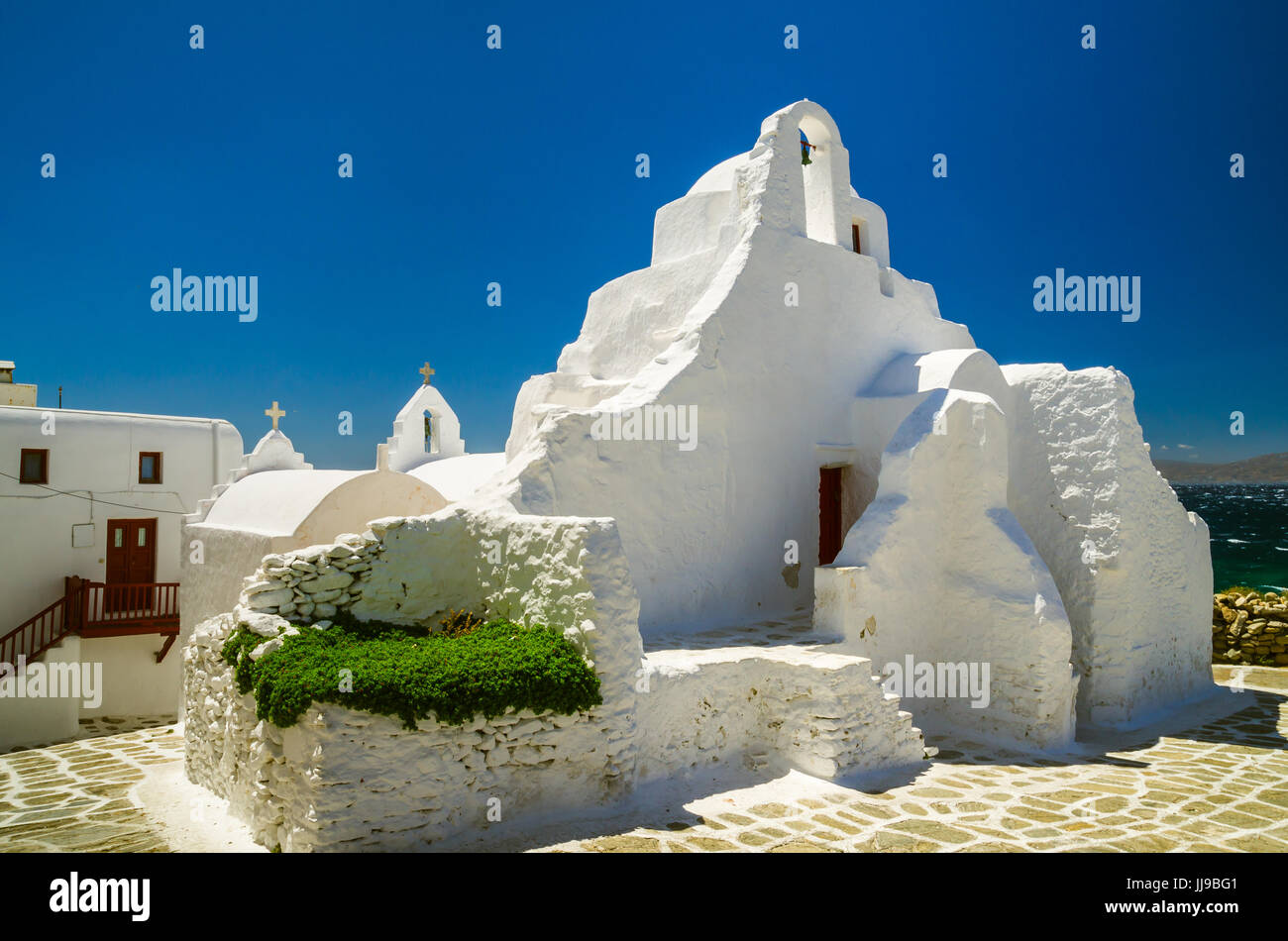 L'île de Mykonos, Cyclades, en Grèce. Église Panagia Paraportiani à Mykonos. Une belle vieille chapelle blanche. Banque D'Images