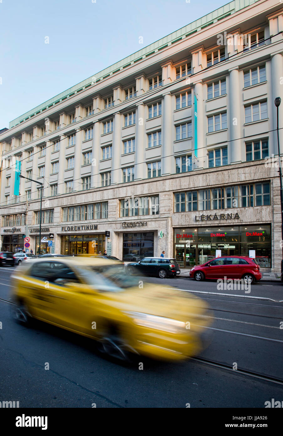 Prague, République tchèque. 18 juillet, 2017. Groupe d'investissement Penta Investments a vendu rénové bâtiment dans la rue Na Porici Prague à côté Florentinum complexe administratif de groupe chinois CEFC pour EUR25m (plus de KC650m), porte-parole Ivo Mravinac Penta CTK a dit aujourd'hui, le Mardi, Juillet 18, 2017. L'année dernière, CEFC acheté Florentinum, situé dans le centre de Prague, de Penta pour EUR283m, qui a été Kc7.7bn. Photo : CTK Vit Simanek/Photo/Alamy Live News Banque D'Images