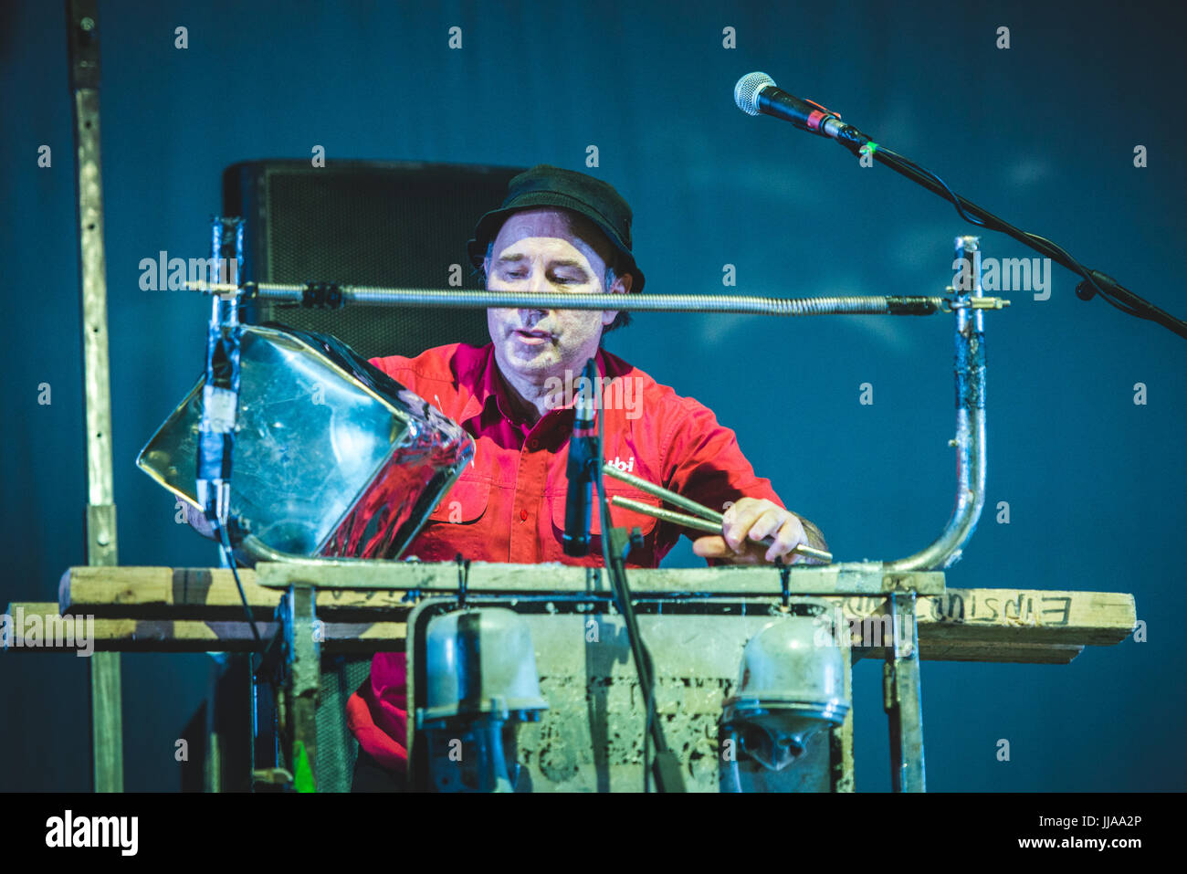 Fabriano, Italie. 18 juillet, 2017. Einstürzende Neubauten live au Festival des fleurs 2017 à Collegno Photo : Alessandro Bosio/Alamy Live News Banque D'Images