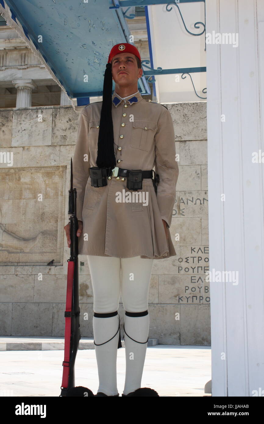 Evzoni garde à l'avant du parlement grec, Athènes Banque D'Images