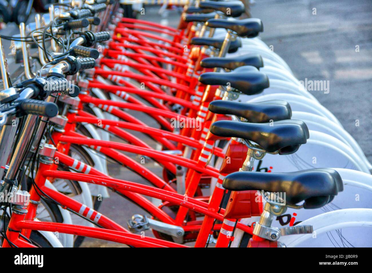 Vélos à louer à Barcelone, Espagne. Banque D'Images