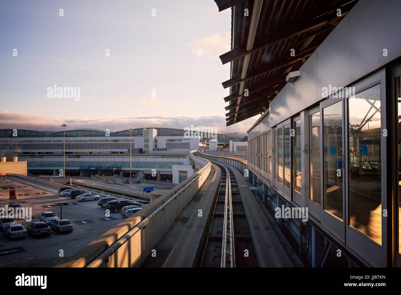 Les rails de train à l'Aéroport International de San Francisco. Banque D'Images