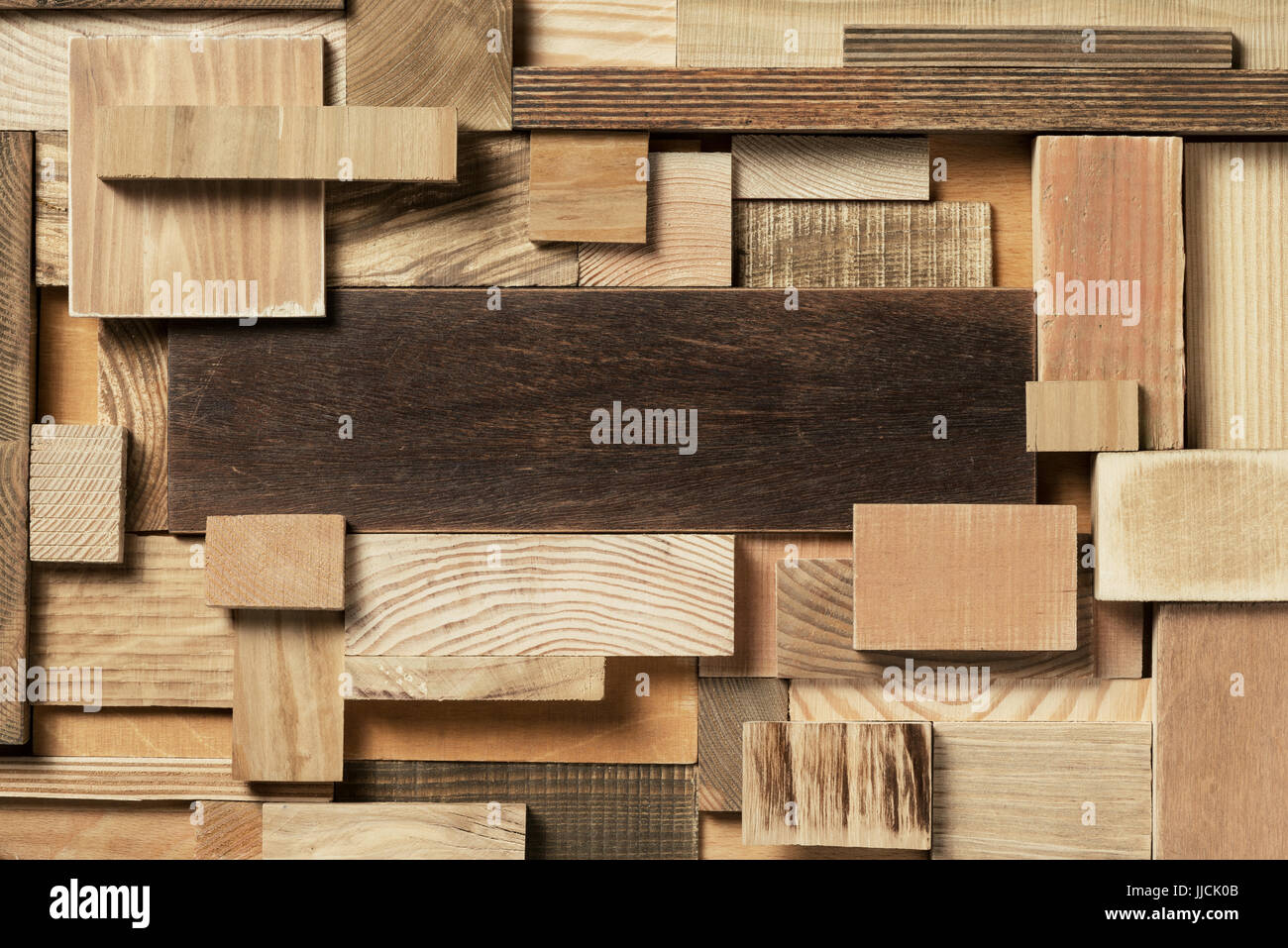 Blocs de bois naturel en arrière-plan de collage. Utilisé diverses formes et textures de bois. Banque D'Images