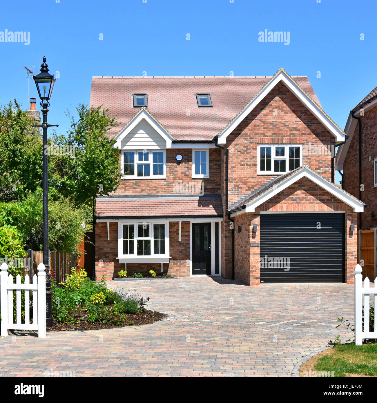 Nouvelle maison en vente maison individuelle 5 chambres propriété de nouvelle construction sur l'une des deux parcelles dans le village de chalets démolis emplacement près de Brentwood Essex England UK Banque D'Images